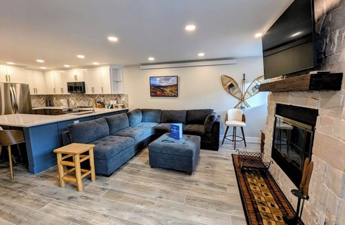 Mountain House Condo | Summer Mountain Escape | Balcony & Scenic Views