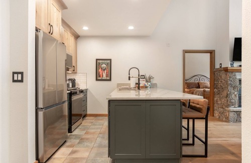 Avon Condo | *Summer Sale* Chapel Square 317 - Walk to Dining, Shops, & Entertainment - Balcony w/Views