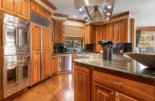 Vail House | *Summer Sale* Luxurious Creekside Home - Outdoor Private Hot Tub, Theater Room, Pool Table