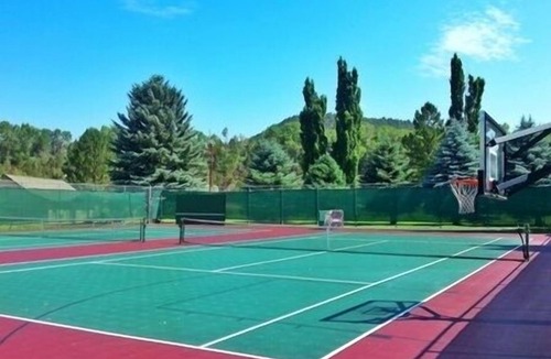 Carbondale House | Summer special! Cozy 4 Bedroom Mountain Retreat