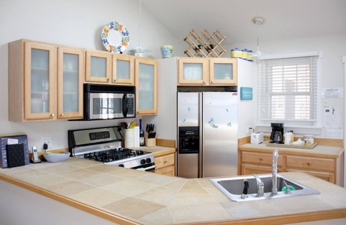 Lakeside Cottage | Summer Weeks still available! Short walk to a private beach!