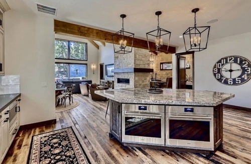 Copper Mountain House | Summit Grove Lodge ~ 5 King Suites, Ski in/out, Hot Tub, Movie Theater ~ Sleeps 26