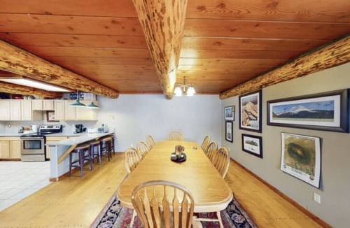 Wildernest Cabin | Summit Peaks LodgenSleeps 14nPet friendlynIncredible Views, Close to ski resort