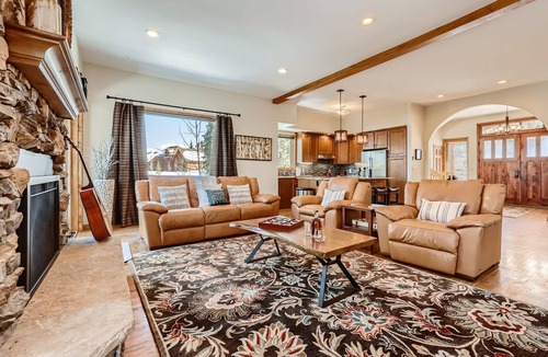 Warrior's Mark West House | Summit Sanctuary | Beautiful Views | Hot Tub!