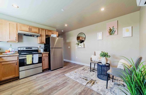 Myrtletown Condo | Sun and Pineapples Guest Suite🍍
