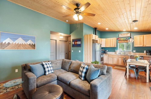 Florissant Cabin | Sunflower Cabin- Mountain Views- Hot tub