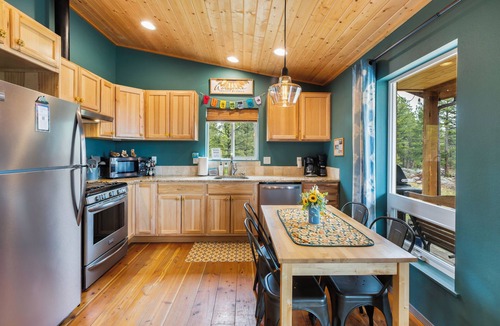 Florissant Cabin | Sunflower Cabin- Mountain Views- Hot tub