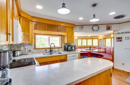 Cedaredge House | Sunny Cedaredge Home w/Mtn Views - Hike & Fish!