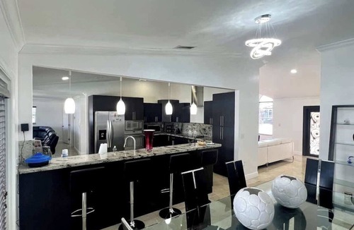 Tamiami House | Sunny Getaway: Relaxing Miami Home