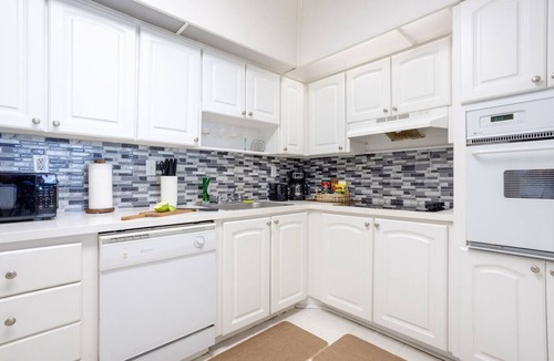 Sunny Isles Beach Apartment | Sunny Isles Condo · King Bed · Pool · Gym · Beach
