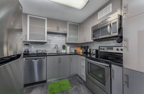 Sunny Isles Beach Apartment | Sunny Isles Retreat – Walk to Beach, Shops & Dining