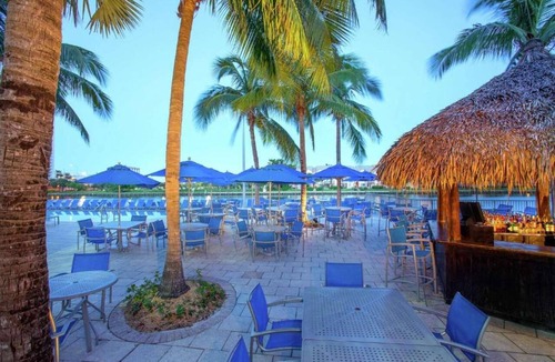 Hollywood South Central Beach Hotel | Sunny Oasis | Swimming. Restaurant