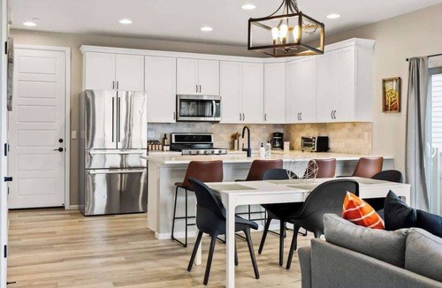 Westminster House | Sunny & Quaint Hidden Gem w/Office | Dog Friendly