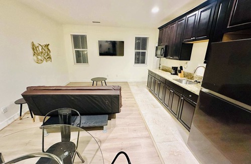 Reno House | Sunny Retreat/2 Kitchens/2 Laundries/90