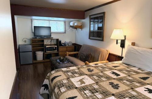 Estes Park Apartment | Sunnyside Knoll- 3 studio