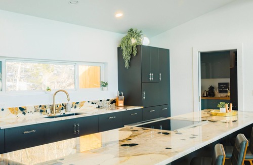 Central City House | Sunrise+Sunset views - HotTub/Firepit/RecRoom/BBQ/Yoga studio/Treadmill