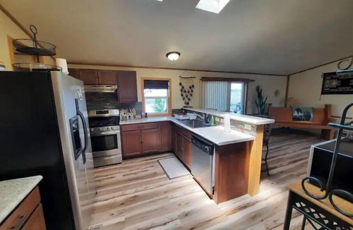 Montrose House | Sunset Lake Home Montrose - 2 lakes on 35 acres