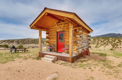 Maybell Cabin | Sunset & Mtn Views: Rustic Colorado Retreat!