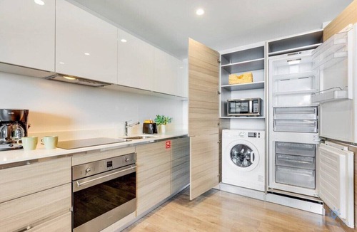 Hollywood Apartment | Sunset Relaxation |Modern Apartment| Pool| Gym