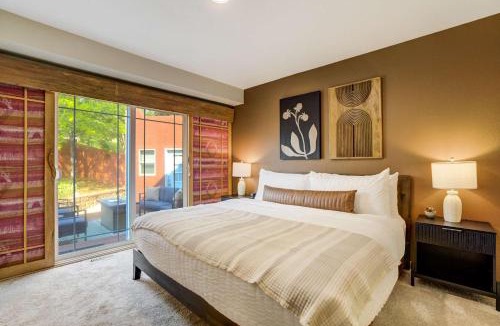 Skyway House | Sunstone Mesa Luxe Broadmoor Getaway w Hot Tub