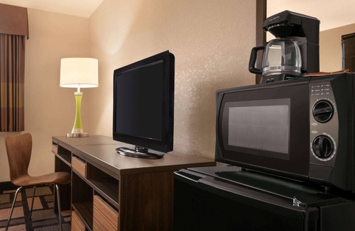 Uniontown Hotel | Super 8 by Wyndham Akron S/Green/Uniontown OH