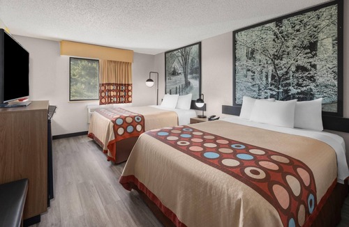 Kent Hotel | Super 8 by Wyndham Kent/Akron Area