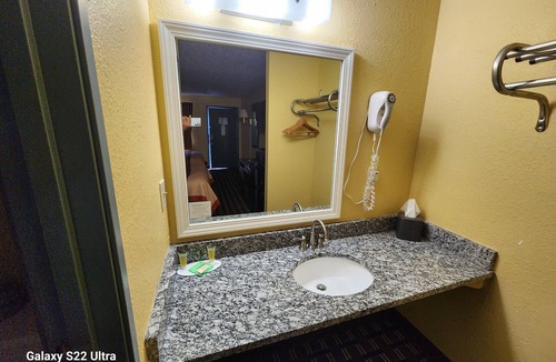 Newcomerstown Hotel | Super 8 by Wyndham Newcomerstown