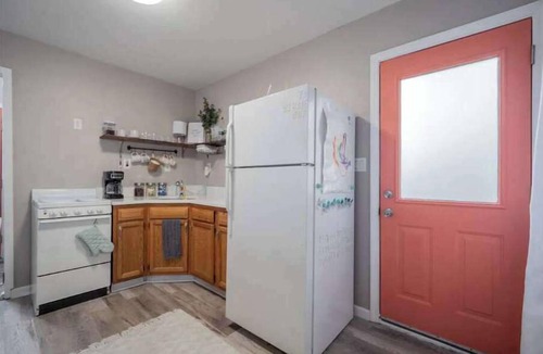 Madison - Lakeland House | Super Hosts: Grove Cottage - close to beach, wineries & Spire!