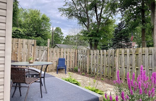 Madison - Lakeland House | Super Hosts: Grove Cottage - close to beach, wineries & Spire!