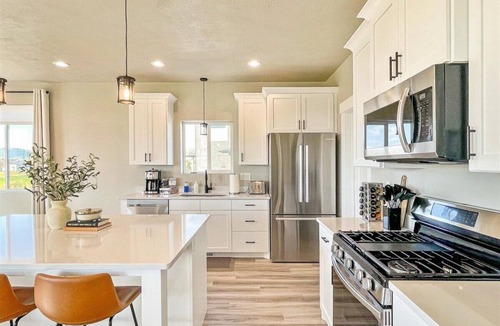 Eagle Mountain House | Superb 5-bedroom haven in Eagle Mountain w/Cinema!
