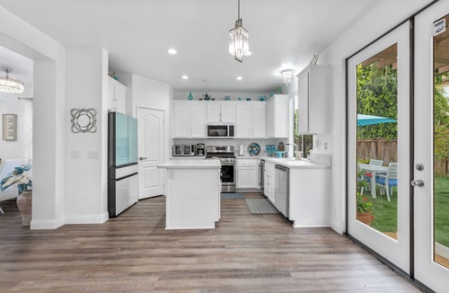 Oxnard House | Superb Remodeled 5/6 BDR SPA Family HOME 16 Mins from beach in heart of Oxnard!