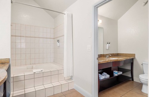 Westside Santa Cruz Hotel | Superior King Room + Sofa Bed | Oversized Soaking Tubs | Near Santa Cruz Beach