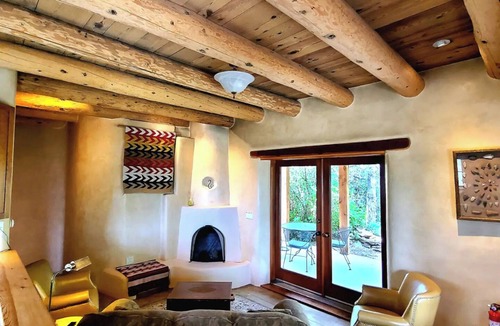 Arroyo Seco House | Sweet Seco Casita is a classic Taos Adobe Home