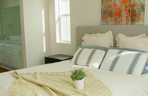 Lake Forest House | Sweet Vacation - Work&Life Home