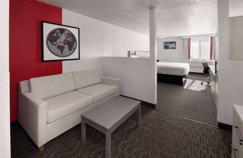 Aurora Hotel | SYLO Hotel Denver Airport, a Ramada by Wyndham