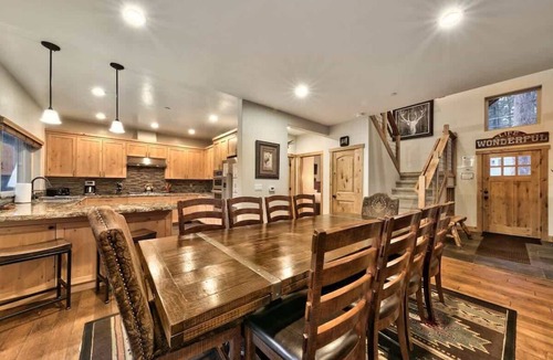 Pioneer Trail Cabin | Tahoe Lodge: Hot Tub, Air Conditioning, BBQ, Bunks