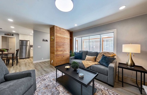 Sierra Tract Cabin | Tahoe Pines Cabin | Sauna + Shuttle + EV