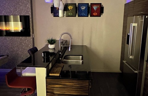 Gateway District Apartment | Taste the high life at this beautiful luxury apartment in downtown Cleveland.