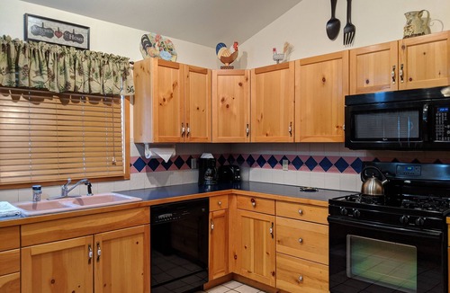 Almont House | Taylor River Home with Private Fishing
