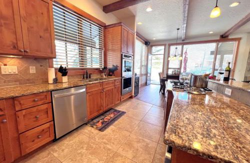 Three Peaks House | TC131 - Talon Circle