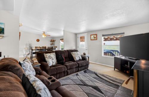 Tehachapi House | Tehachapi 12-Guest Group Escape home