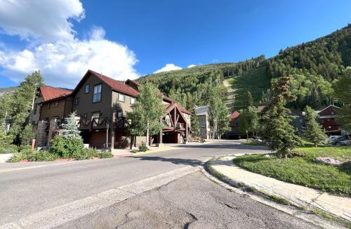 Telluride Apartment | Telluride Resort View at Double Diamond - ski-in-out and hot tub!