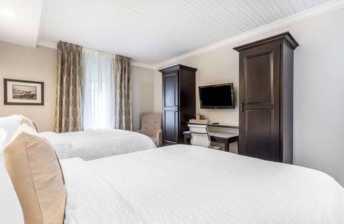 Aurora Hotel | The Aurora Inn