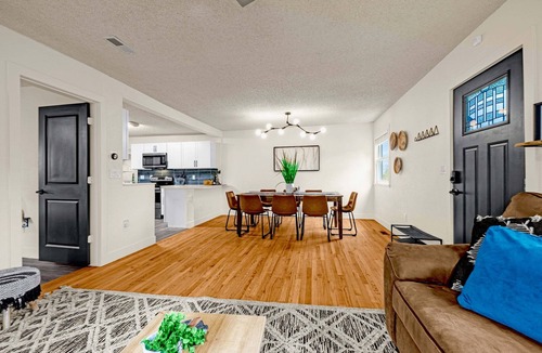 West Colorado Springs House | The Autumn House | Hot Tub&Fire Pit | Fenced Yard