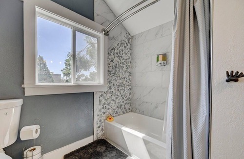 Colorado Springs Villa | The Aviary Villa: Reunion Retreat w/Hot Tub & AC