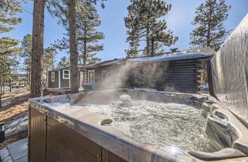 Indian Hills House | The Bear's Den - Hot Tub Retreat - Family Home