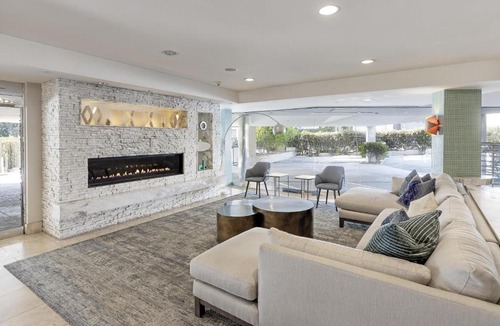 Tree Section Hotel | The Belamar Hotel Manhattan Beach, Tapestry by Hilton