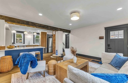 Medina House | The Big Blue House- 5 bedroom house - 1 block from Historic Medina Square