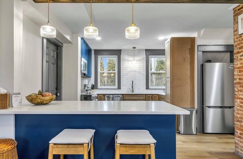 Medina House | The Big Blue House- 5 bedroom house - 1 block from Historic Medina Square