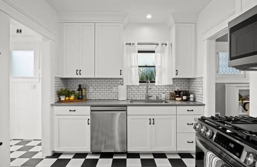 Ventura House | The Birdhouse at The Birdbath Bungalows